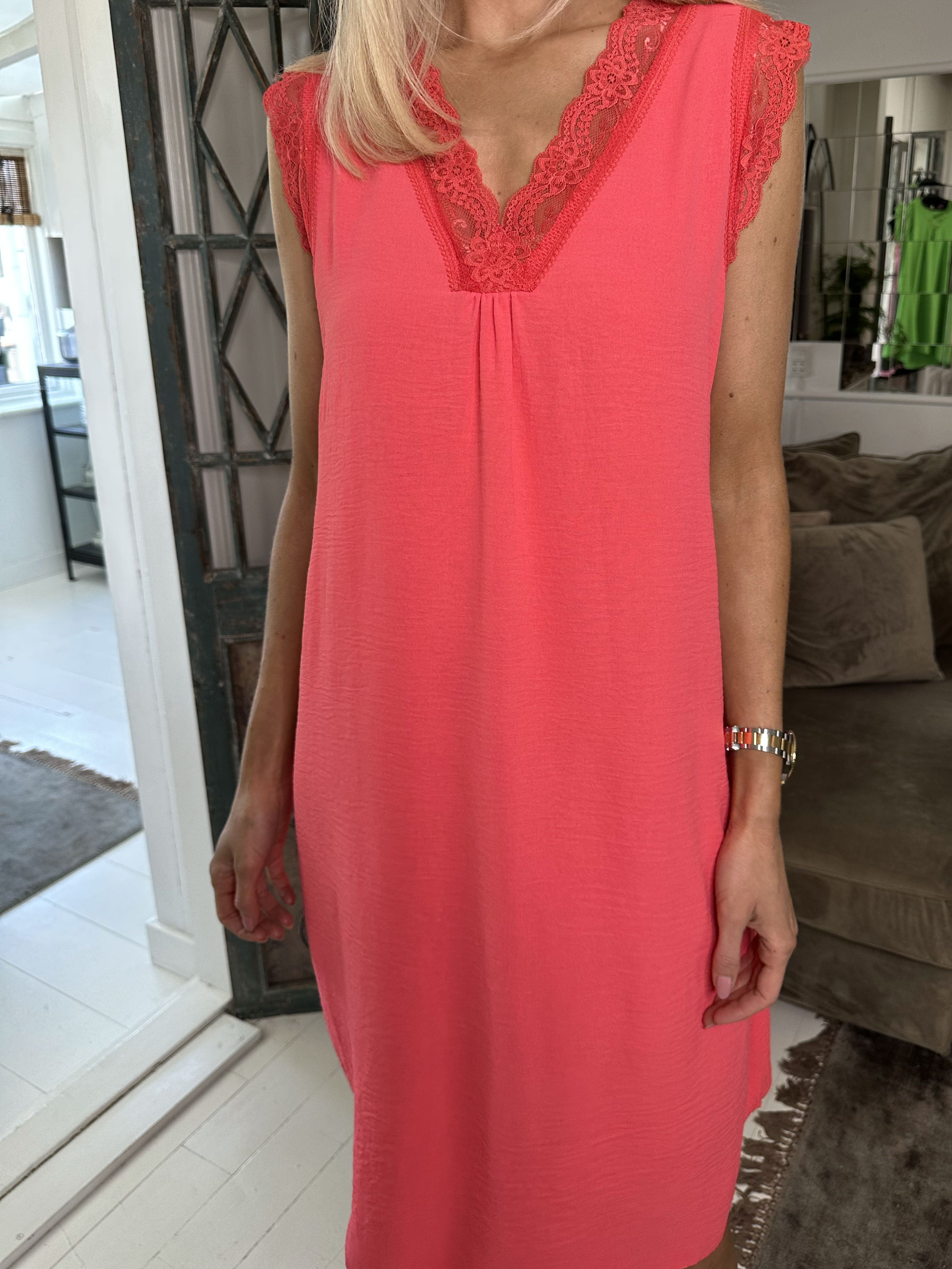 Elly - Sød sommerkjole med blonder